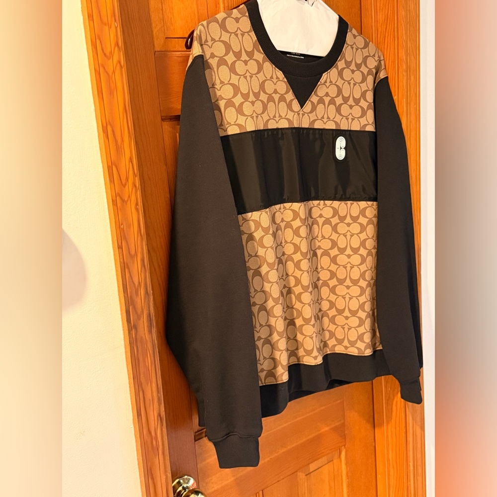 Coach Men's Tan and Black Crewneck Sweater